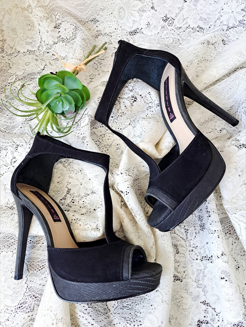 Steve Madden Kaciee Black Nubuck Leather T-Strap Sandal Platform Heels 8.5 M